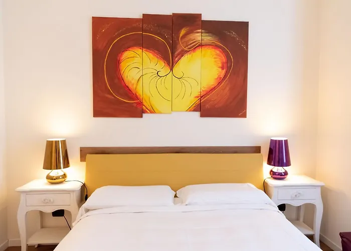 Casa Julia - By Lovecomo מנאג'יו